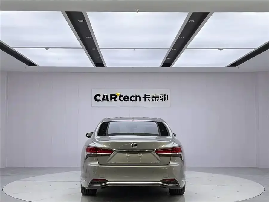 Lexus LS
