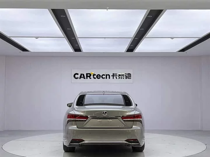 Lexus LS