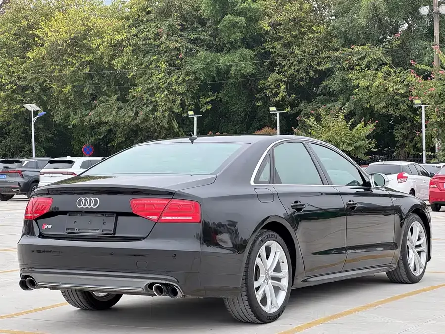 Audi S8