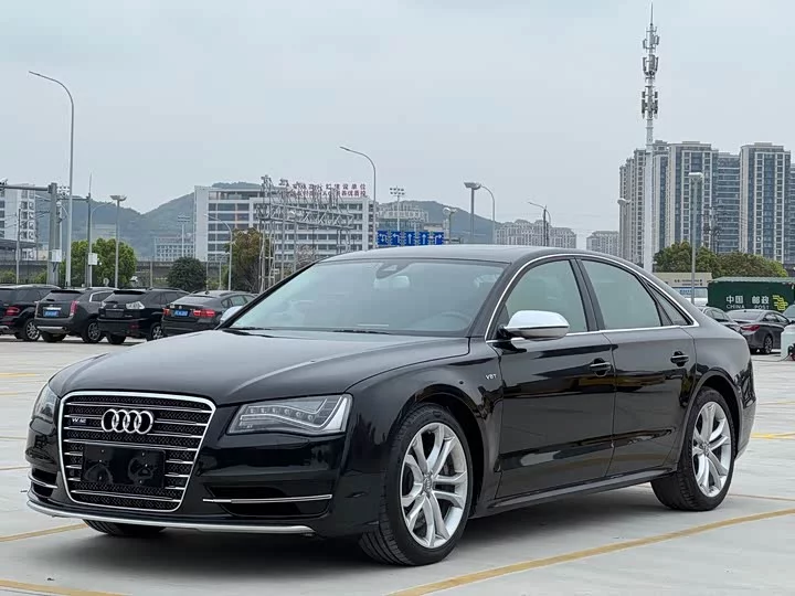 Audi S8