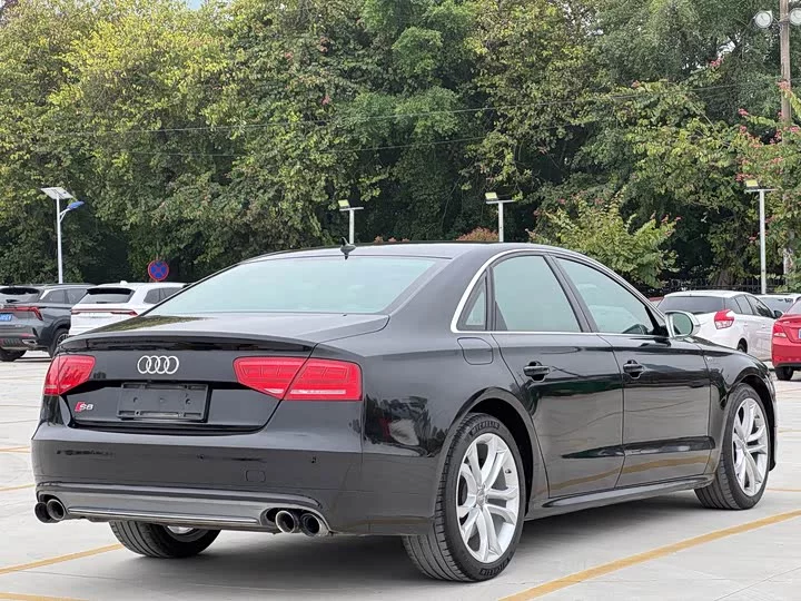 Audi S8