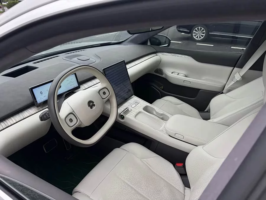 NIO ET7