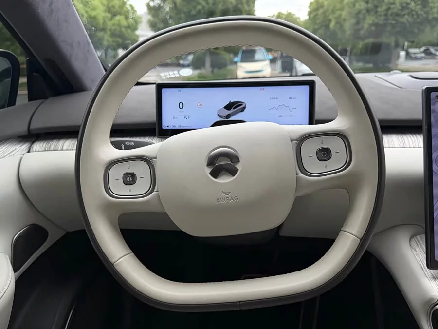 NIO ET7