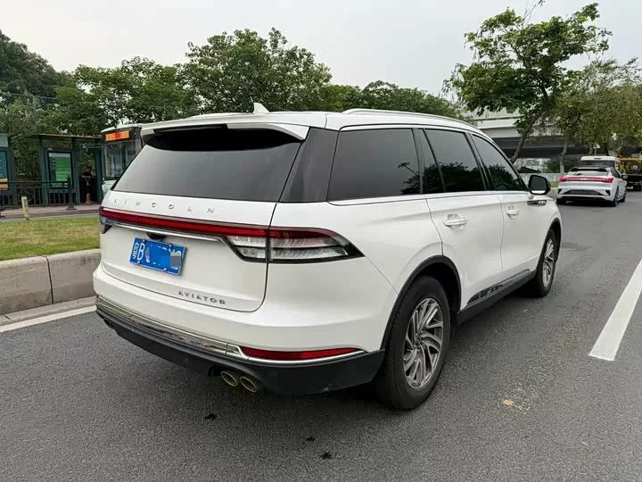 Lincoln aviator