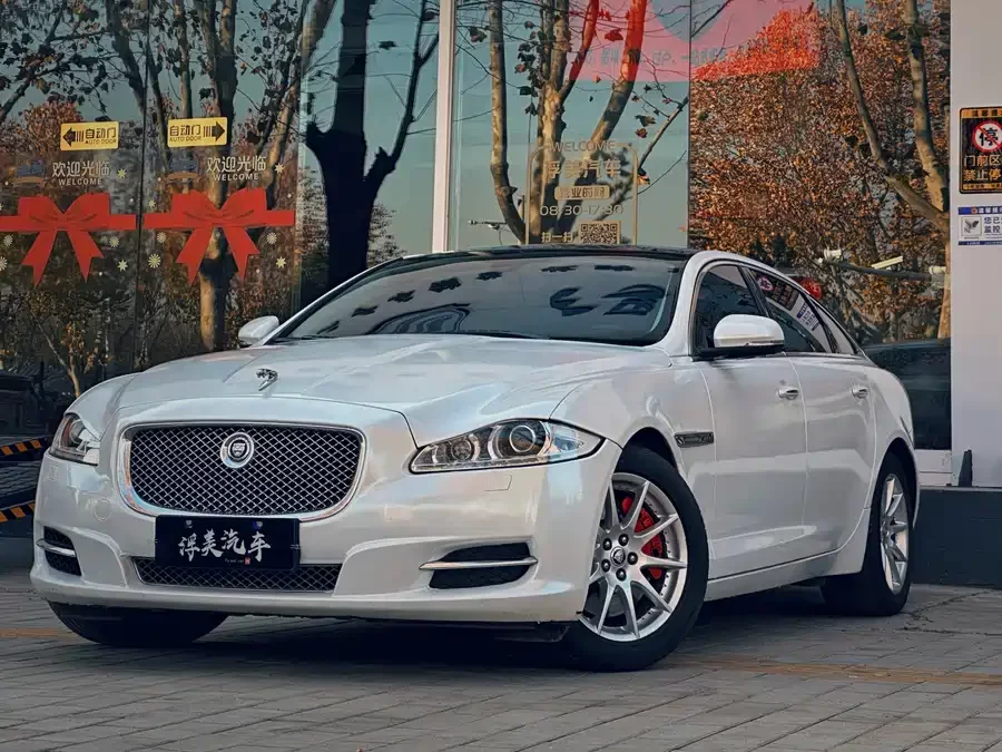 Jaguar XJ