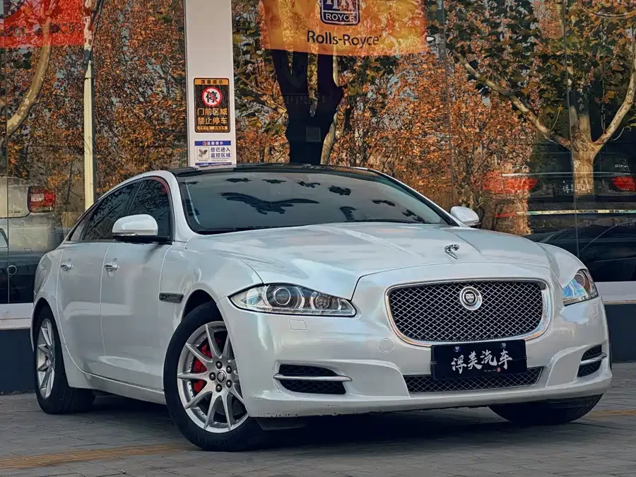 Jaguar XJ
