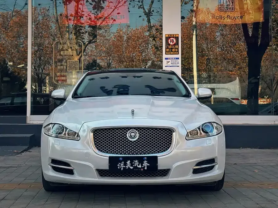 Jaguar XJ