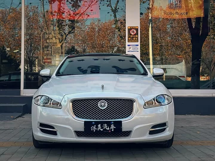 Jaguar XJ