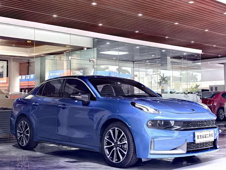 Lynk & Co 03