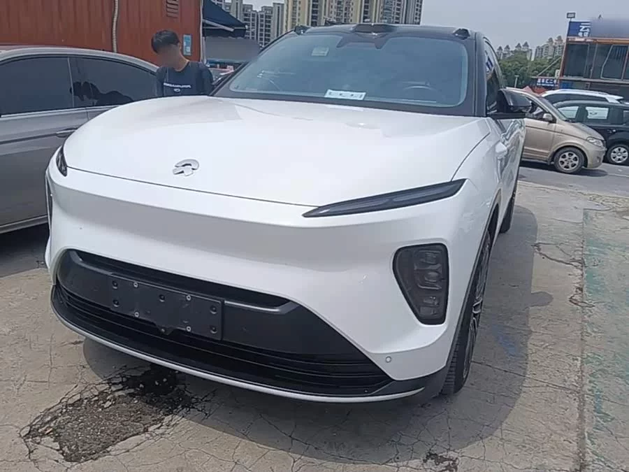 NIO ES8