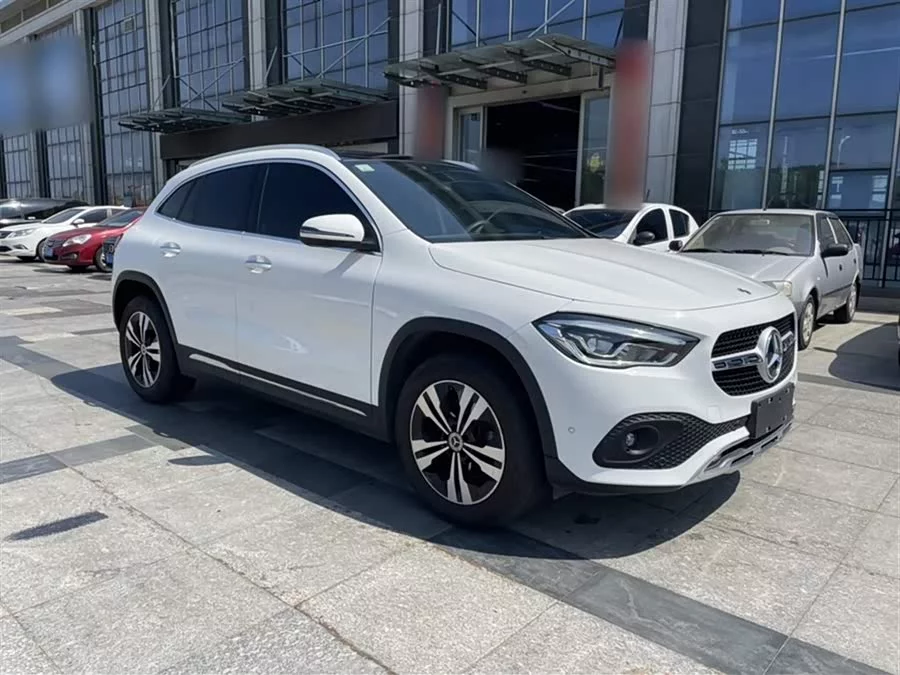 Mercedes Benz GLA
