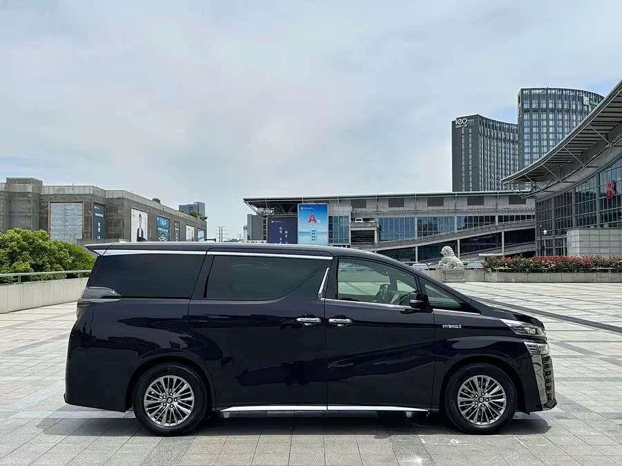 Toyota Crown Vellfire
