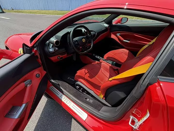 ferrari F8