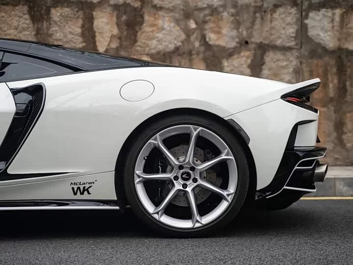 McLaren GT