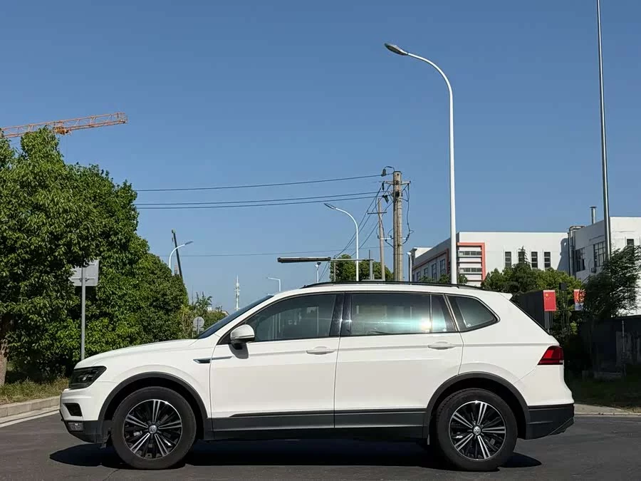 Volkswagen Tiguan L