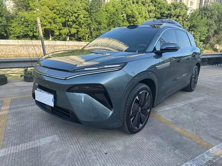 BYD Tang L