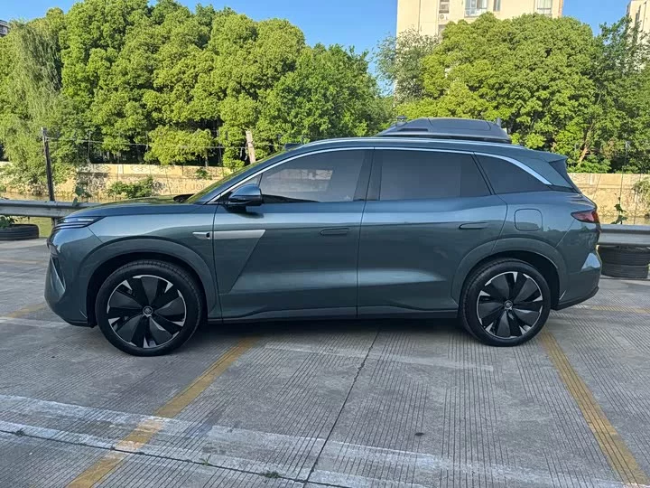 BYD Tang L