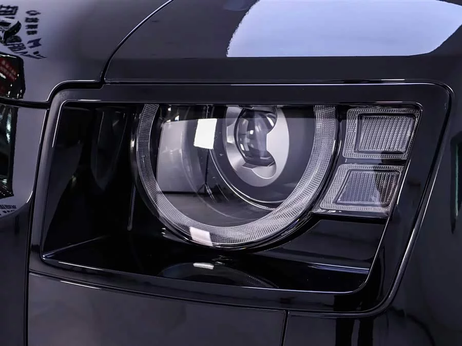 Land Rover guard