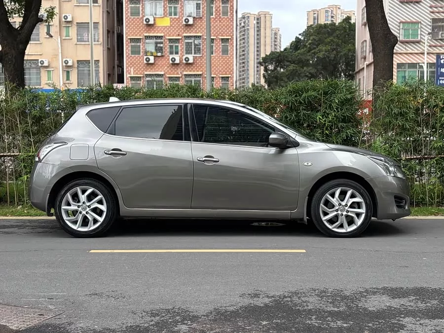Nissan Tiida