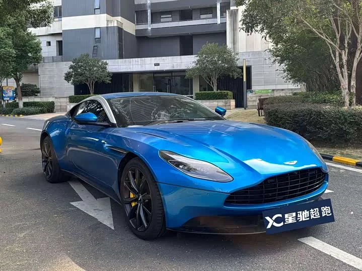 Aston Martin DB11