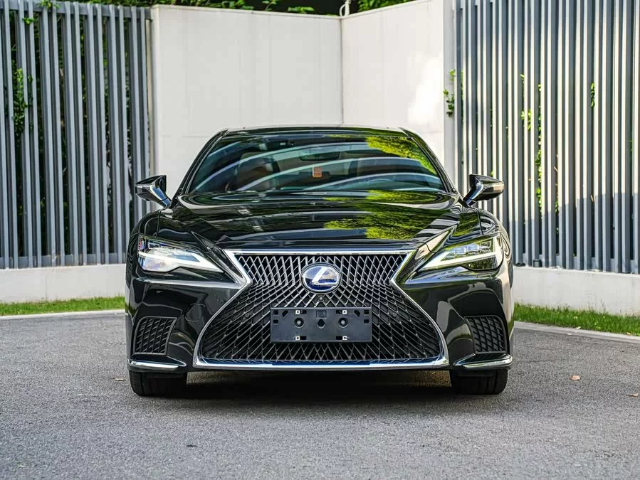 Lexus LS
