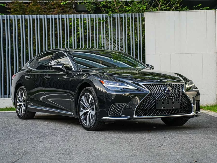 Lexus LS