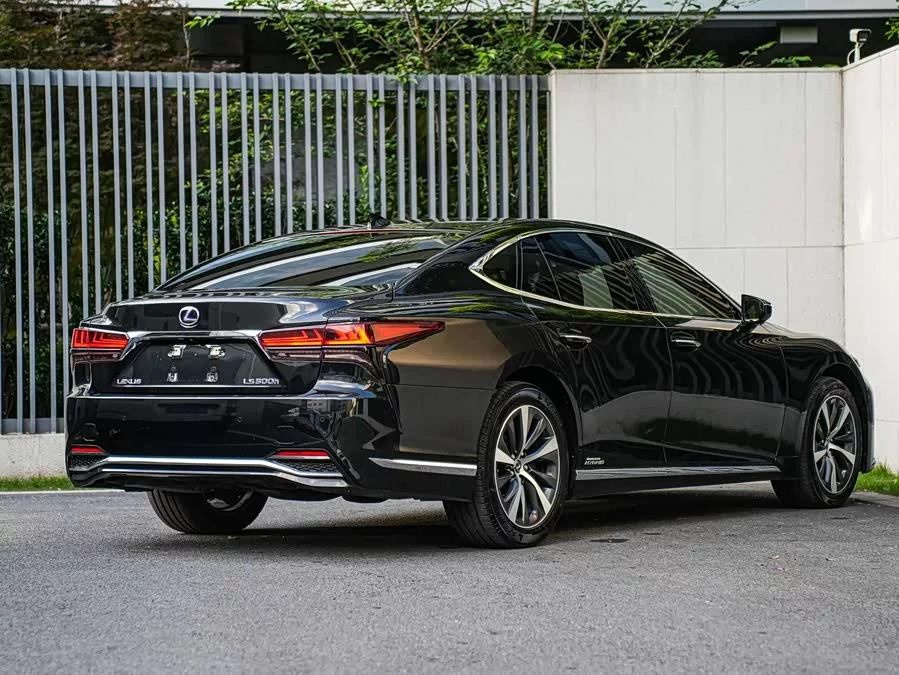 Lexus LS