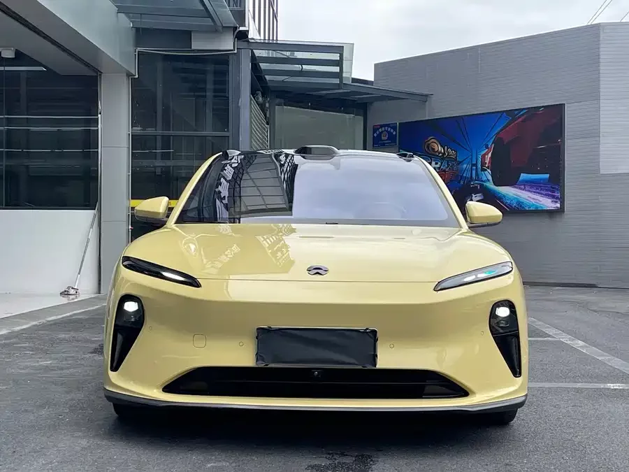 NIO ET5