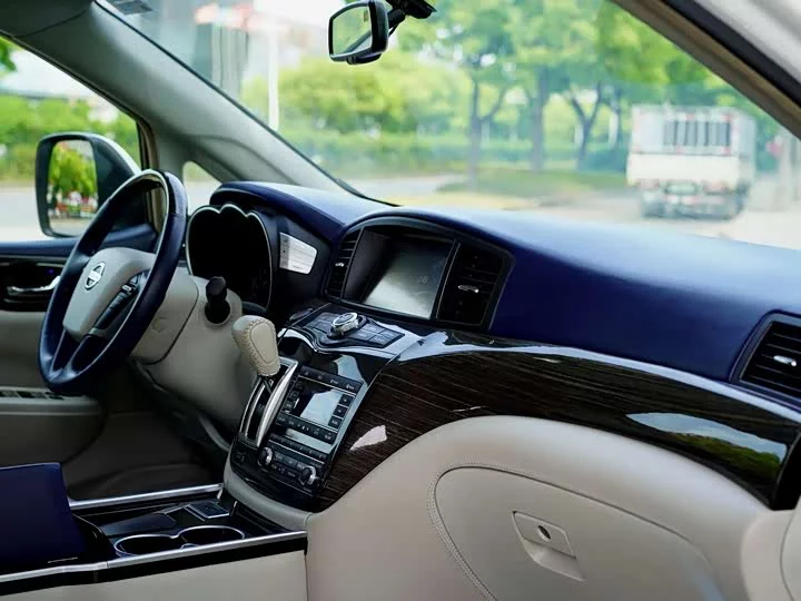Nissan nobleman