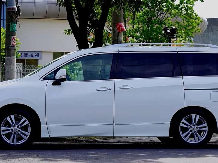 Nissan nobleman
