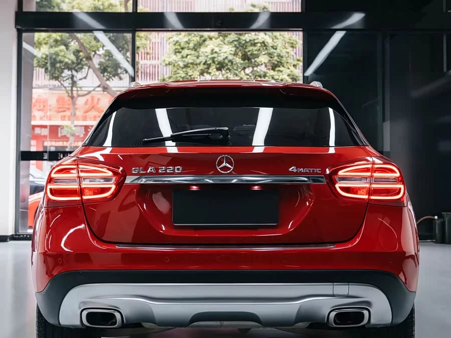Mercedes Benz GLA