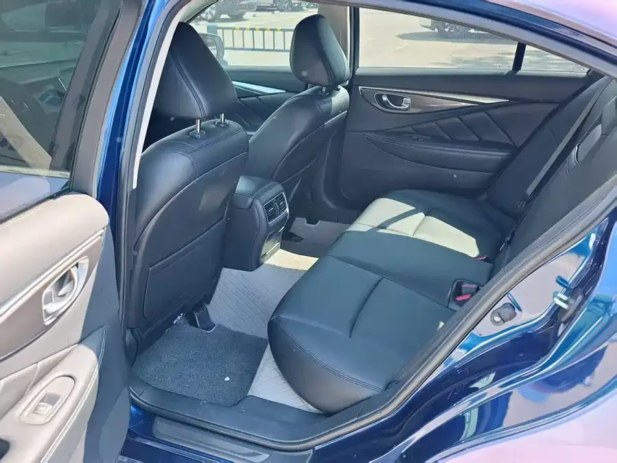 Infiniti Q50L