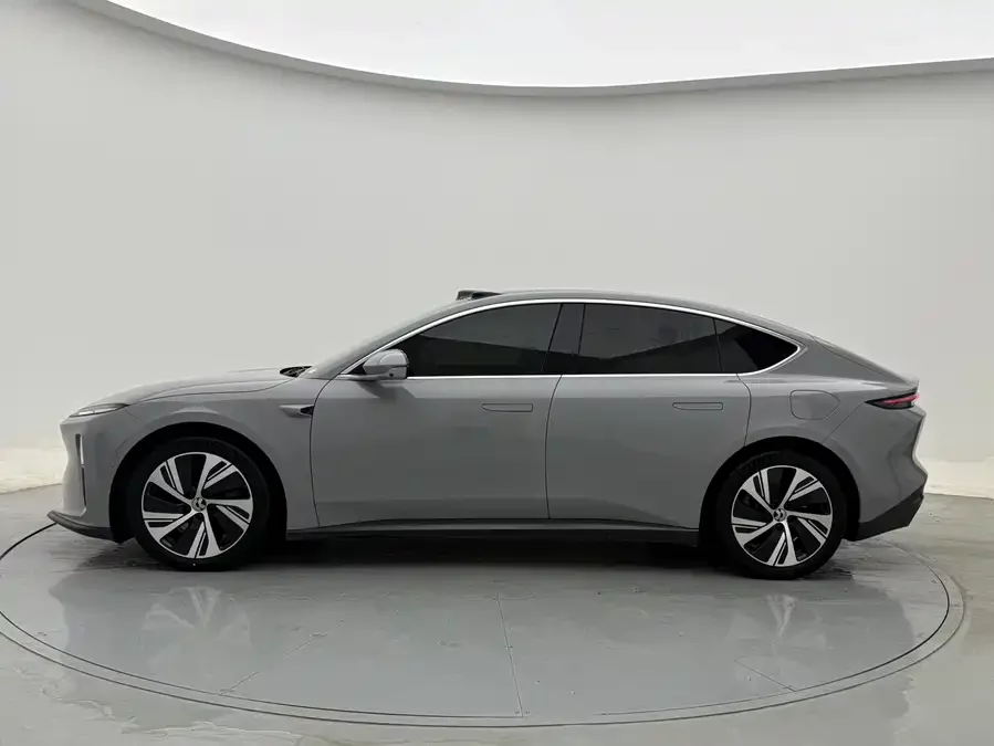 NIO ET5