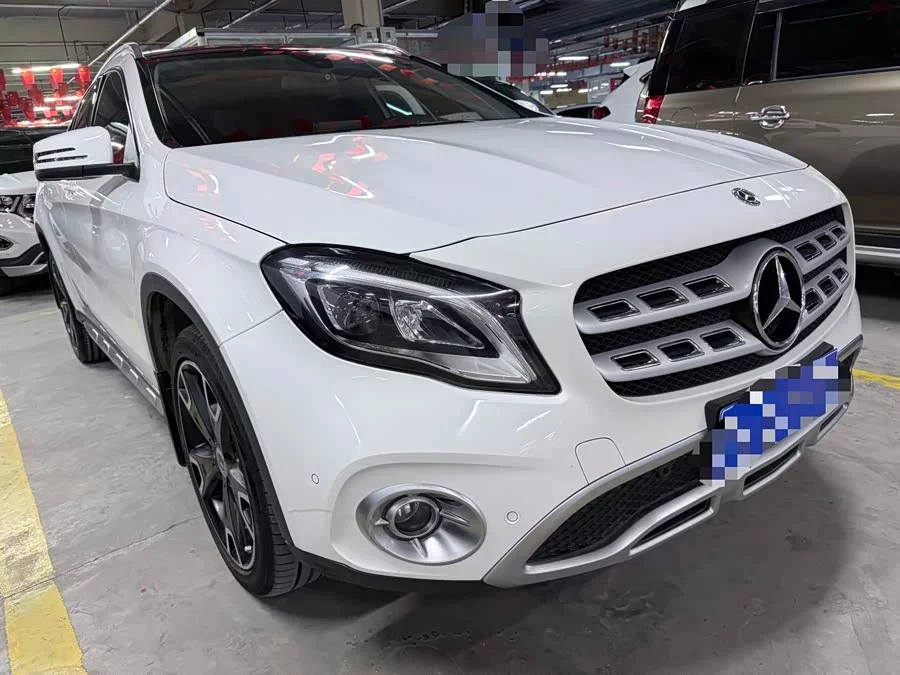 Mercedes Benz GLA