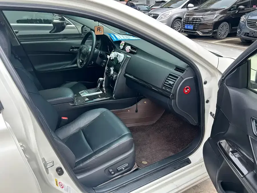 Toyota Reiz
