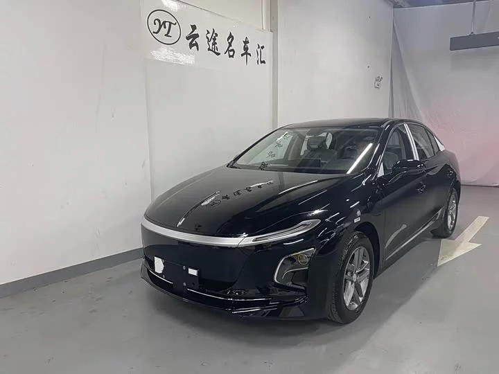 Hongqi E-QM5