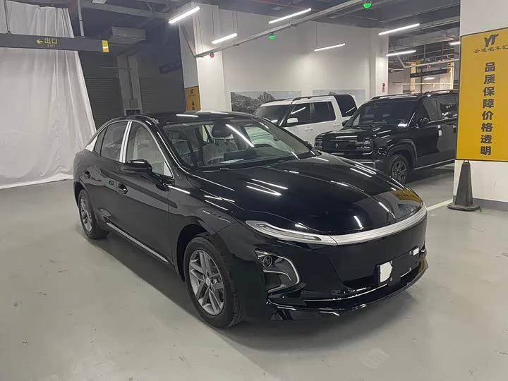 Hongqi E-QM5
