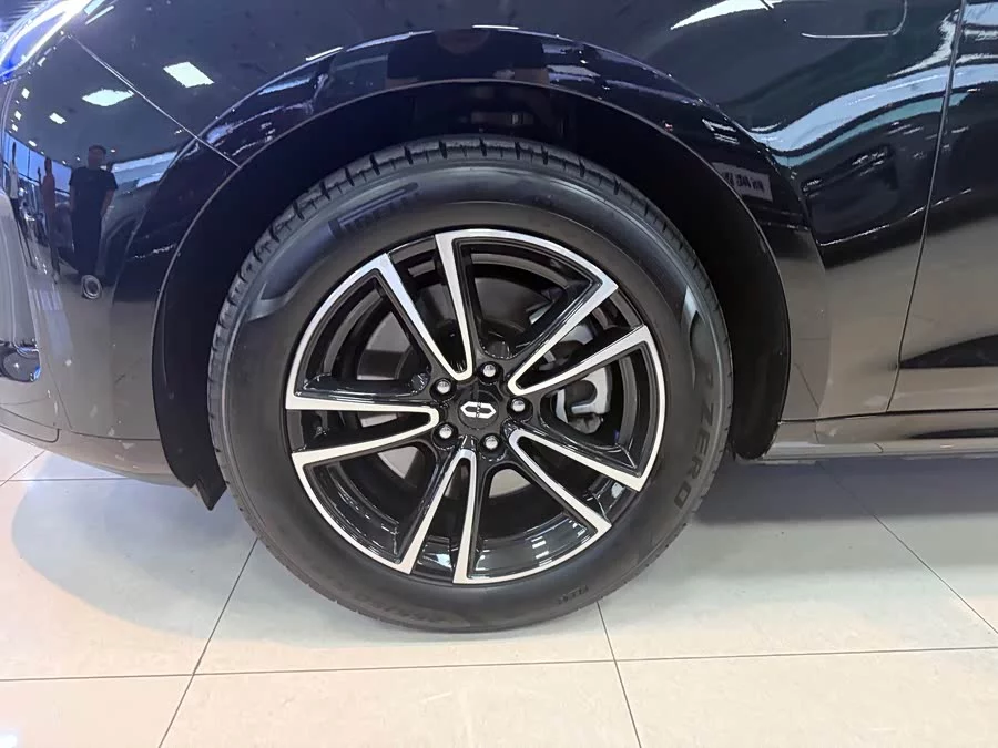 AITO Wenjie M5