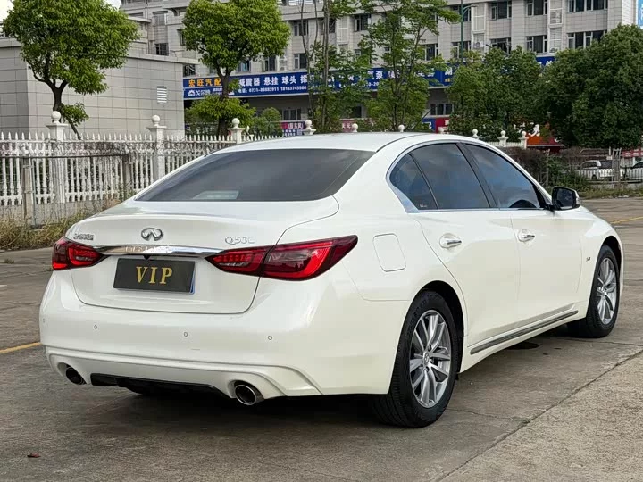 Infiniti Q50L