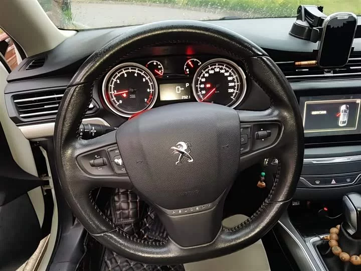 Peugeot 408