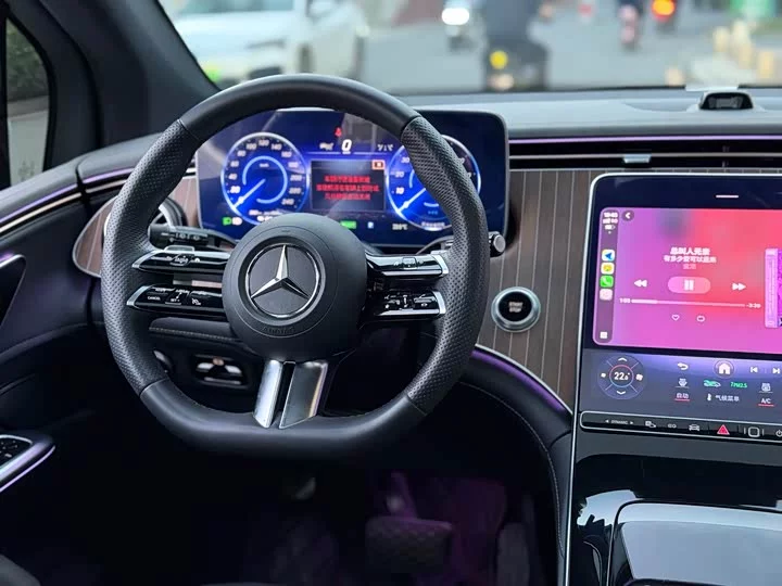 Mercedes-Benz EQE SUV