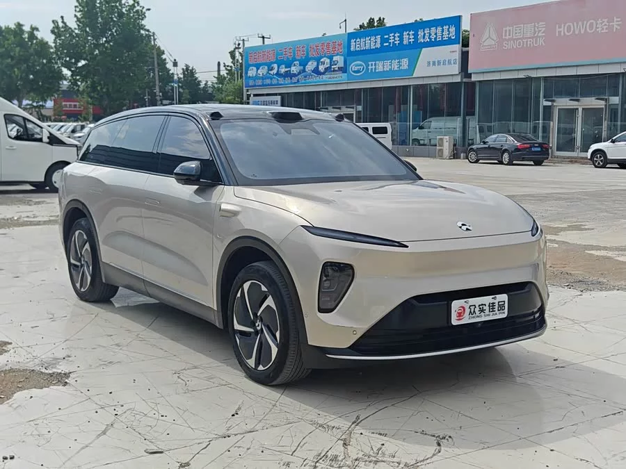 NIO ES8