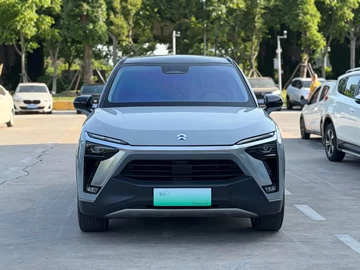 NIO ES8