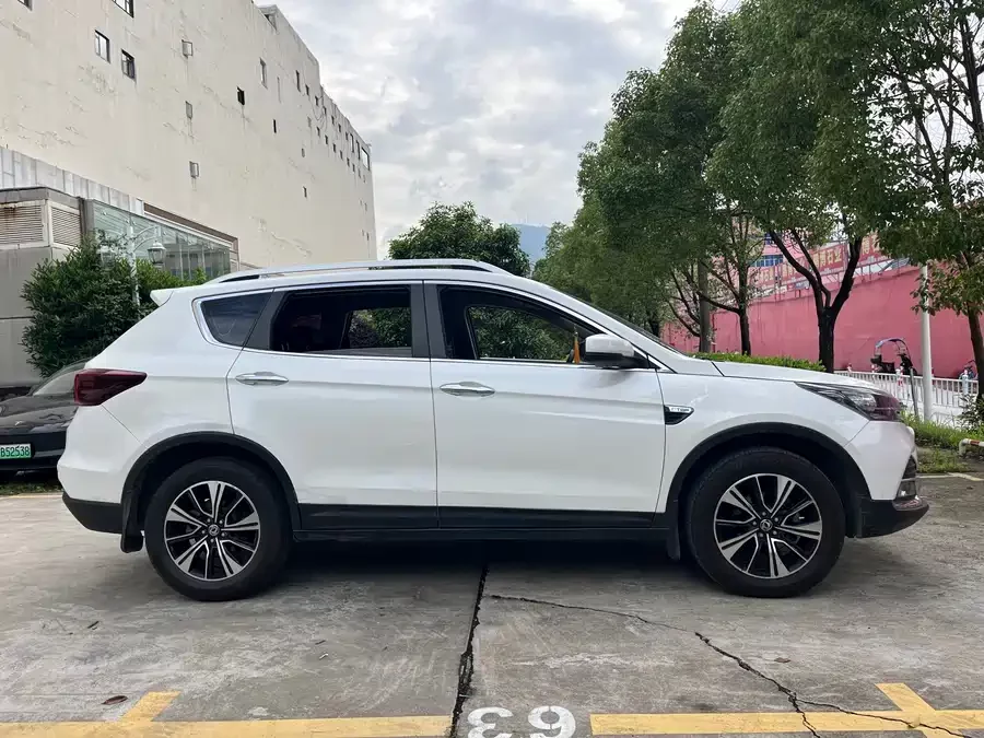 Dongfeng AX7