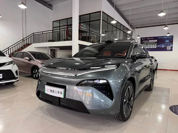 BYD Tang L