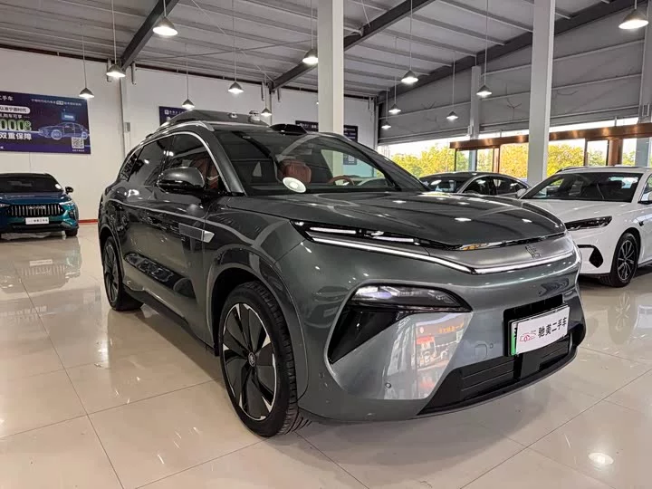 BYD Tang L