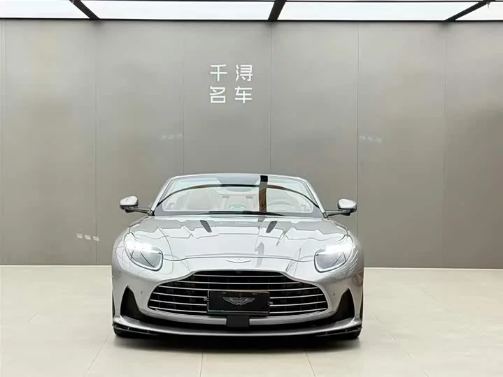 Aston Martin DB12