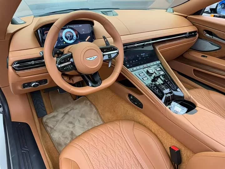 Aston Martin DB12