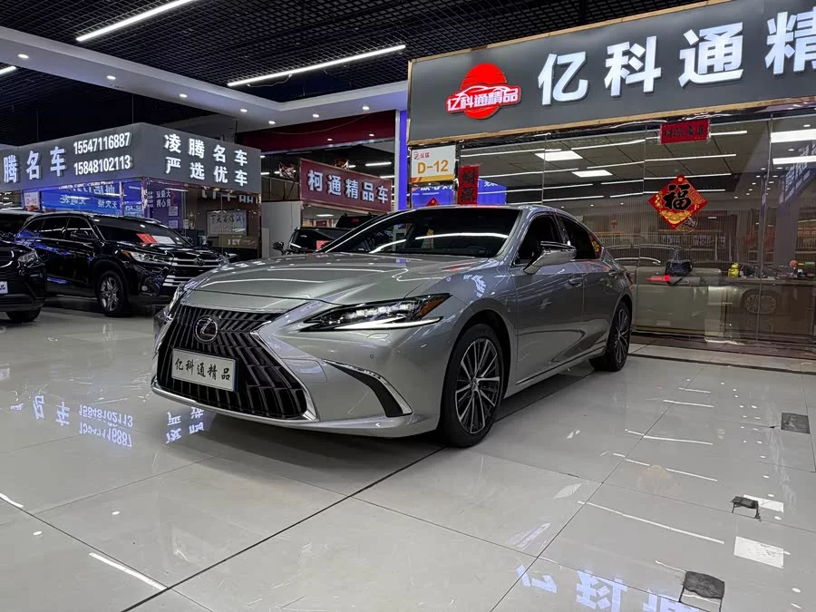 Lexus ES