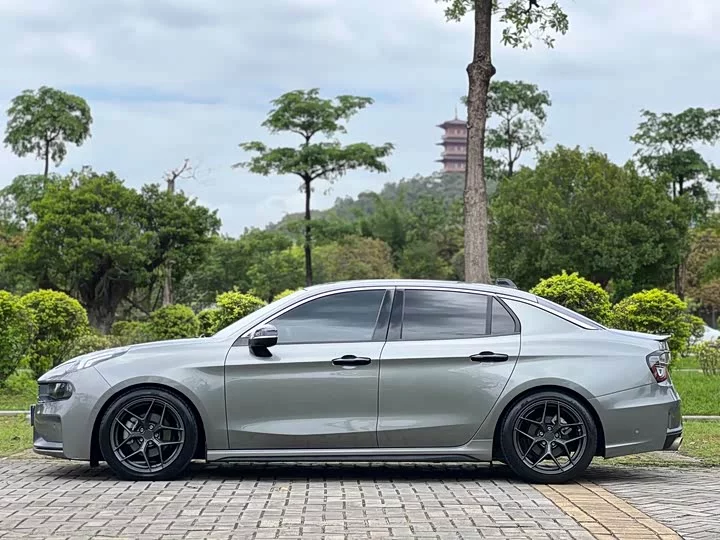 Lynk & Co 03
